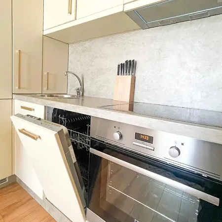 Skyline Sunset & Towers View - Modern 1br