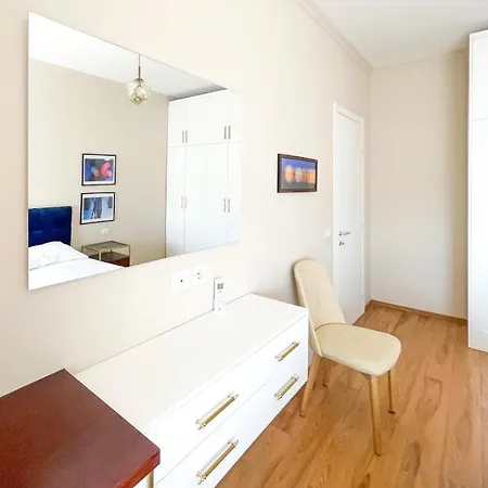 Skyline Sunset & Towers View - Modern 1br