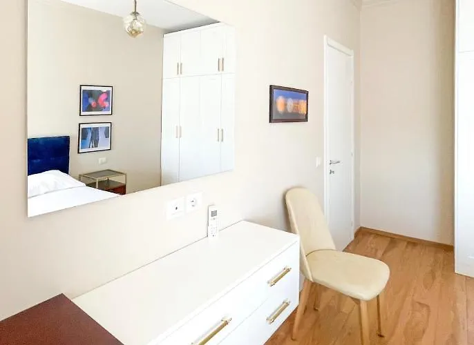 Skyline Sunset & Towers View - Modern 1br